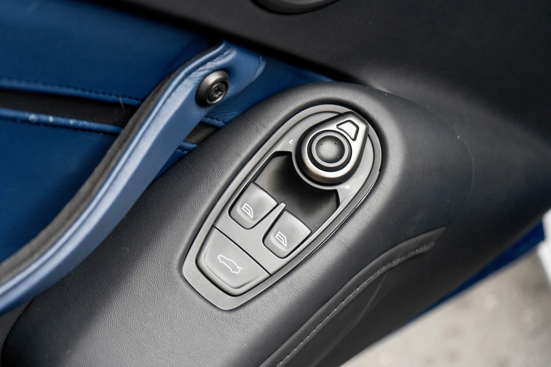2022 Aston Martin V8 Vantage (2019+) - Image 14 of 21