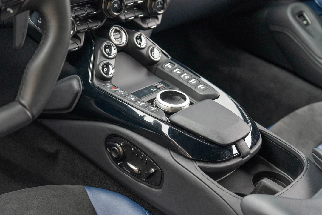 2022 Aston Martin V8 Vantage (2019+) - Image 9 of 21