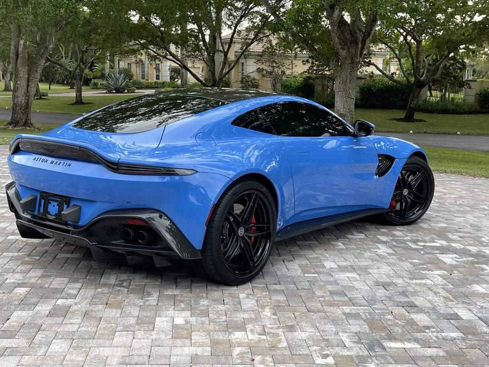 2022 Aston Martin V8 Vantage (2019+) - Image 9 of 31