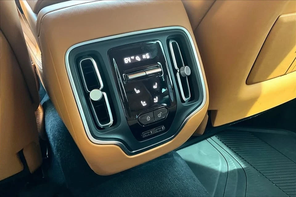 2022 Aston Martin DBX - Image 10 of 20