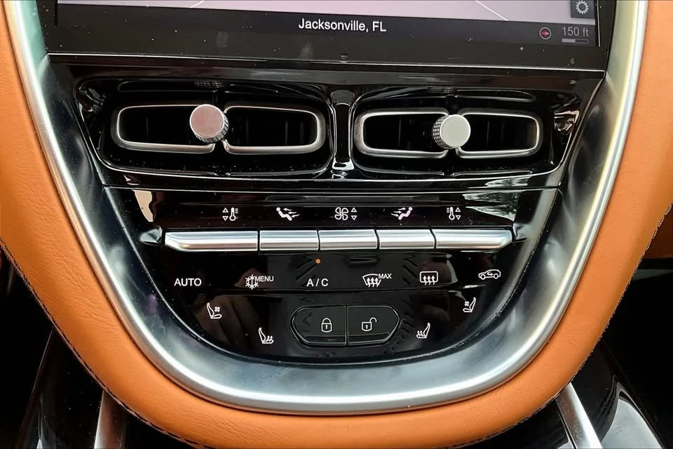 2022 Aston Martin DBX - Image 15 of 20