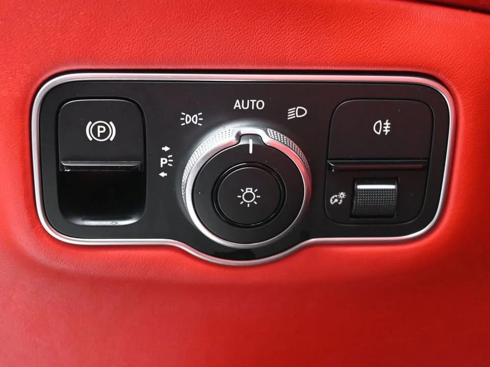 2022 Aston Martin DBX - Image 17 of 18