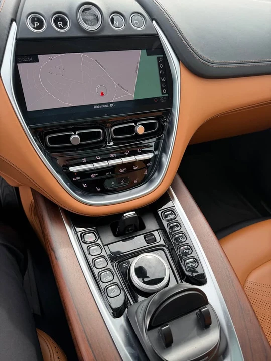2022 Aston Martin DBX - Image 10 of 11