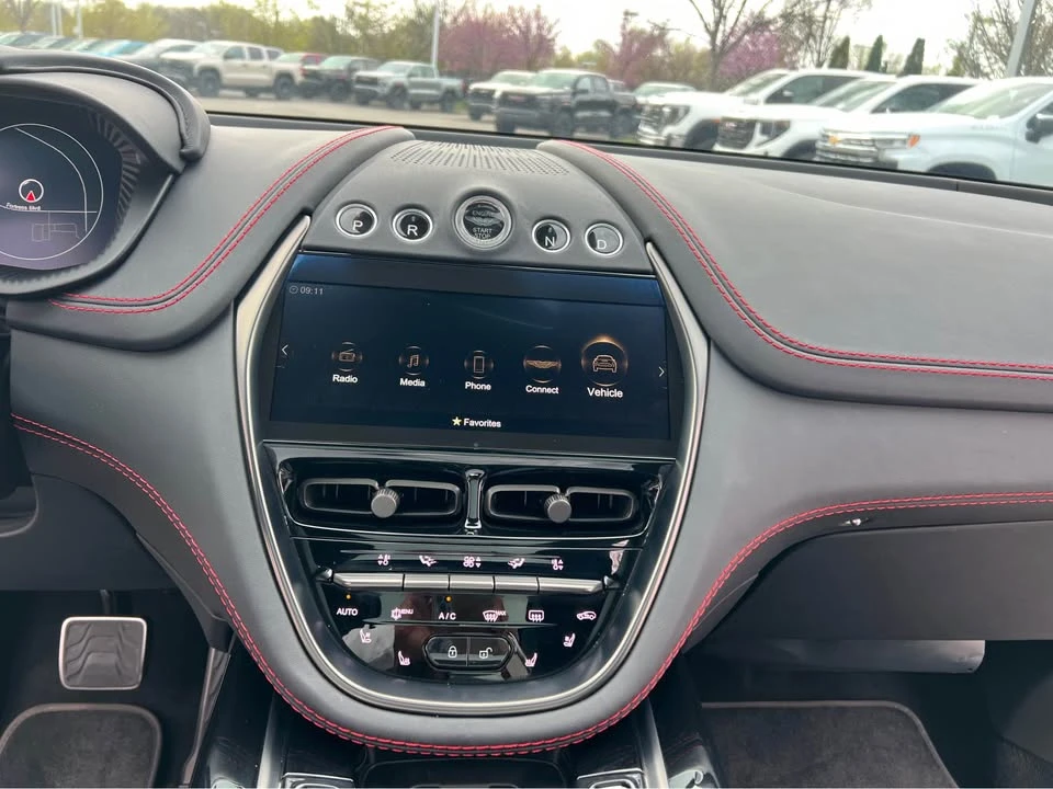 2022 Aston Martin DBX - Image 11 of 18