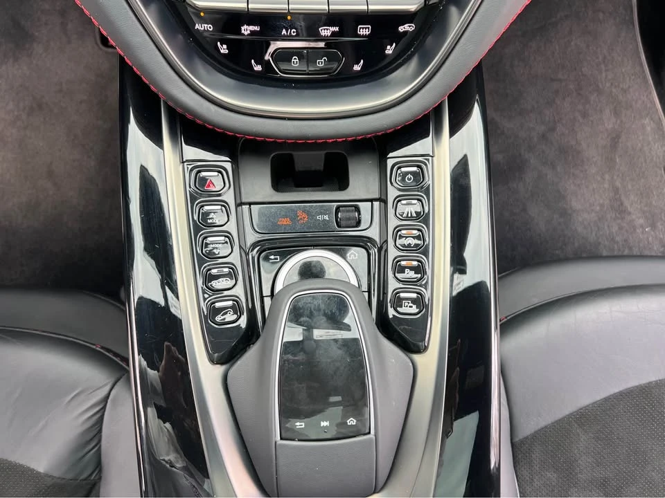 2022 Aston Martin DBX - Image 12 of 18