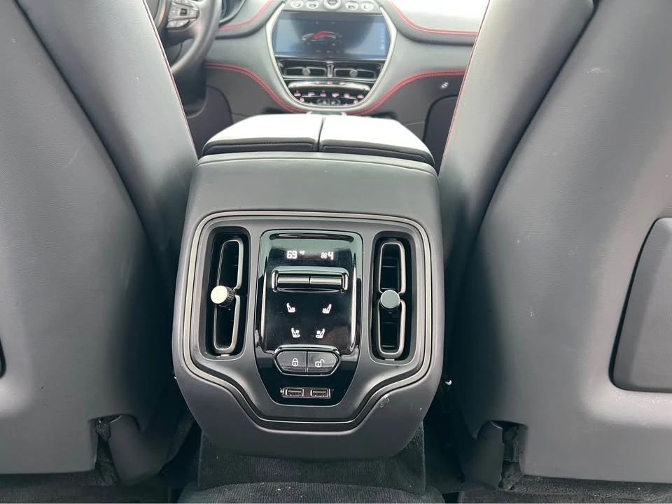 2022 Aston Martin DBX - Image 15 of 18