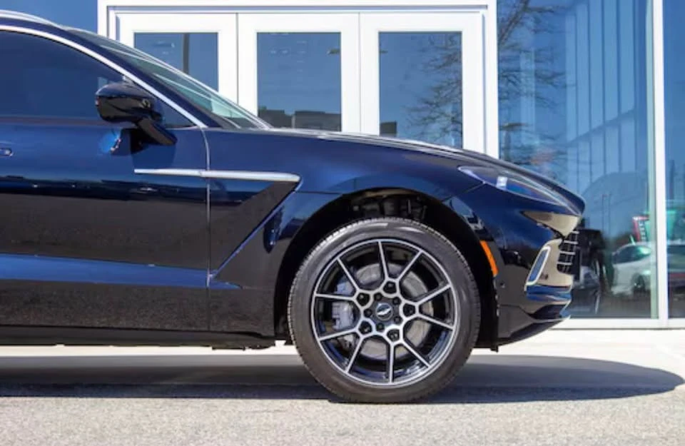 2022 Aston Martin DBX - Image 6 of 15
