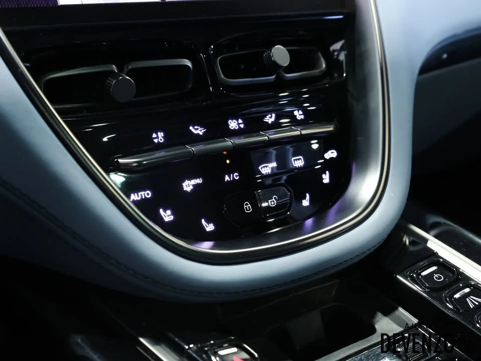 2022 Aston Martin DBX - Image 17 of 18