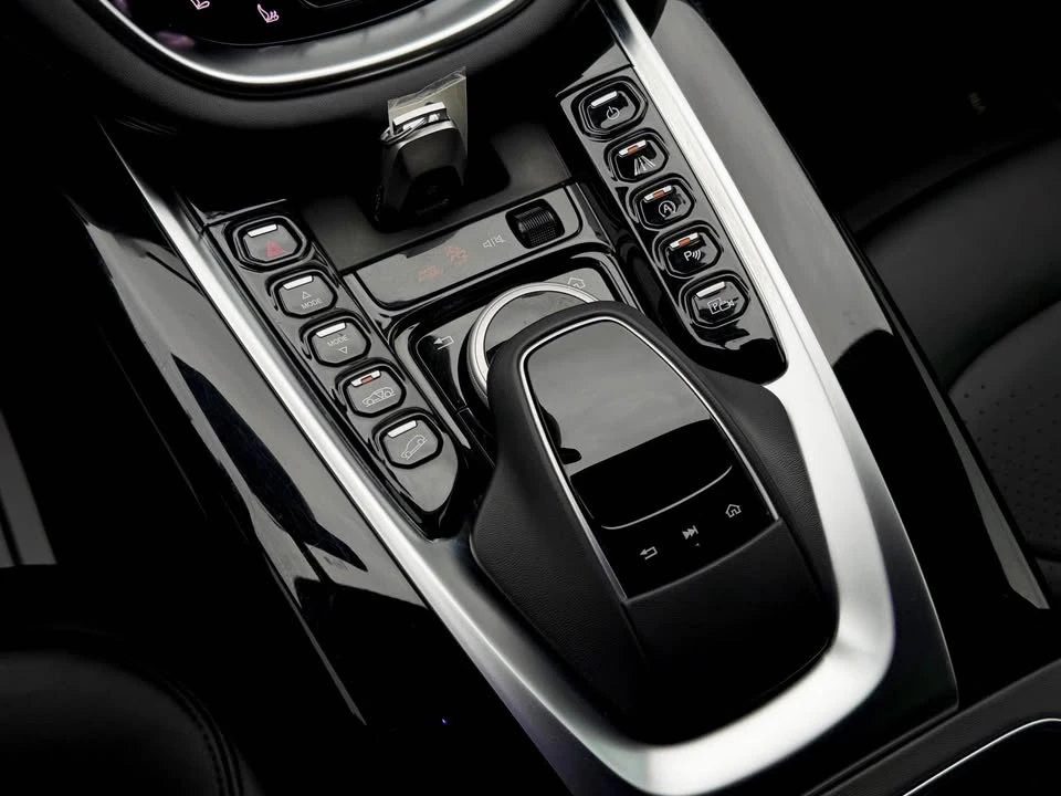2022 Aston Martin DBX - Image 14 of 20