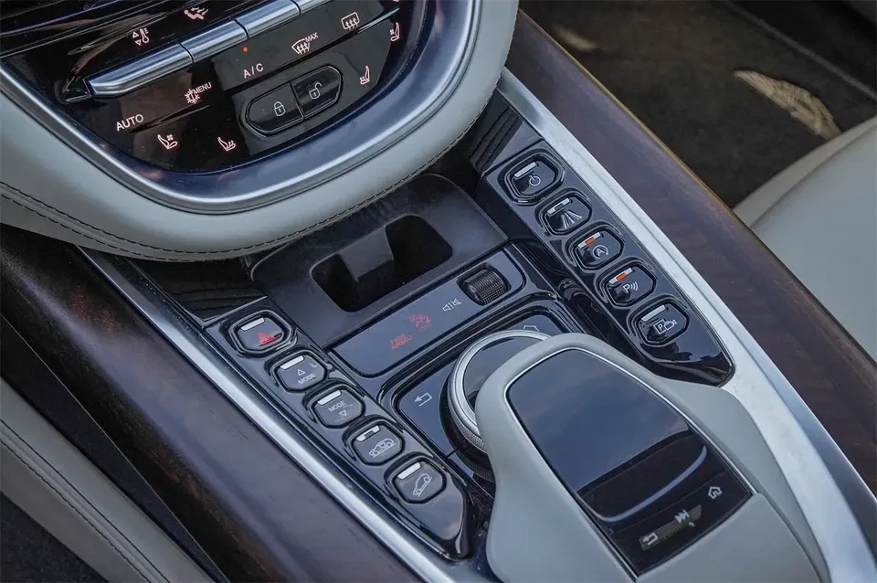 2022 Aston Martin DBX - Image 16 of 20