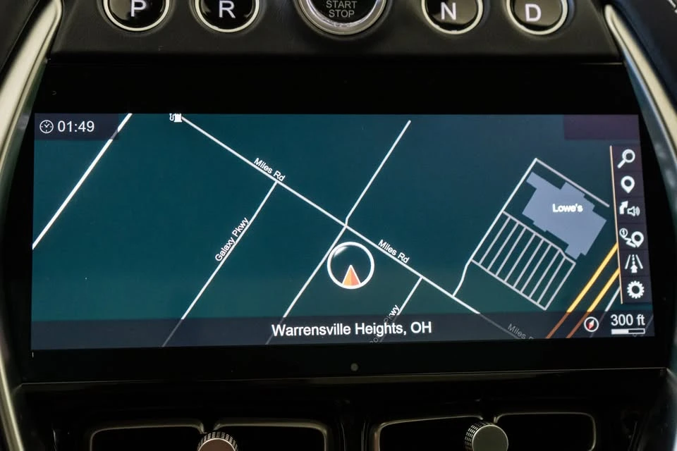 2022 Aston Martin DBX - Image 13 of 15