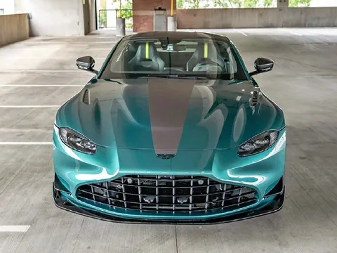 2022 Aston Martin Vantage F1