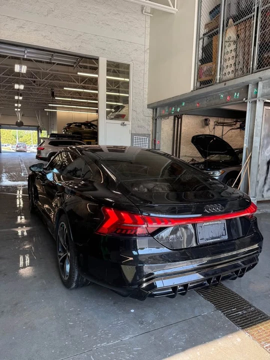 2022 Audi e-tron GT - Image 8 of 19