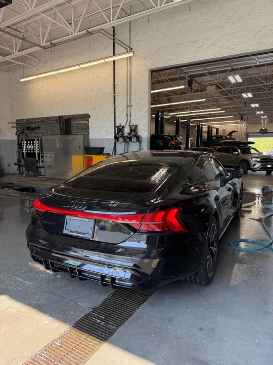 2022 Audi e-tron GT - Image 6 of 19