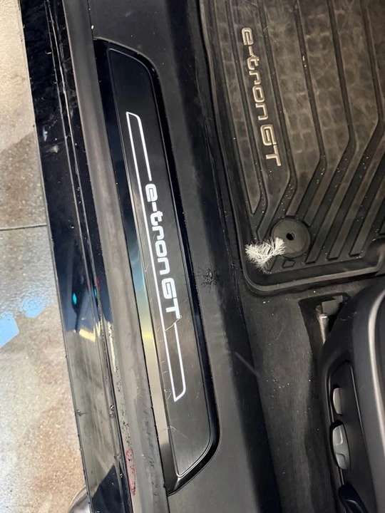2022 Audi e-tron GT - Image 14 of 19