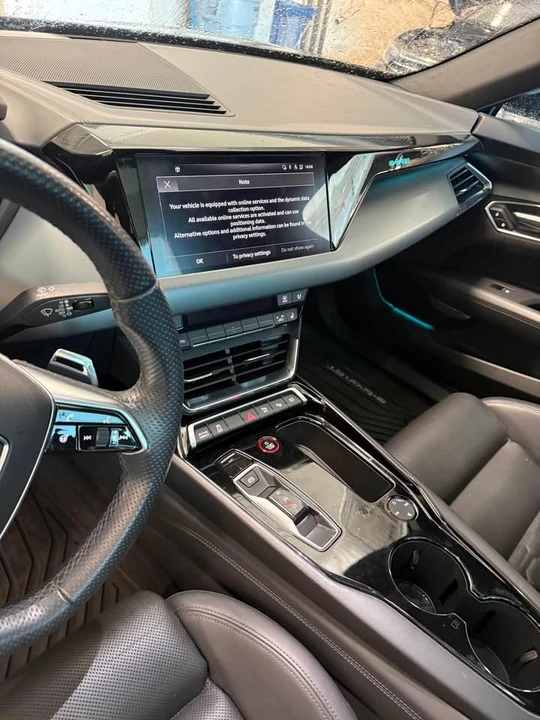 2022 Audi e-tron GT - Image 16 of 19