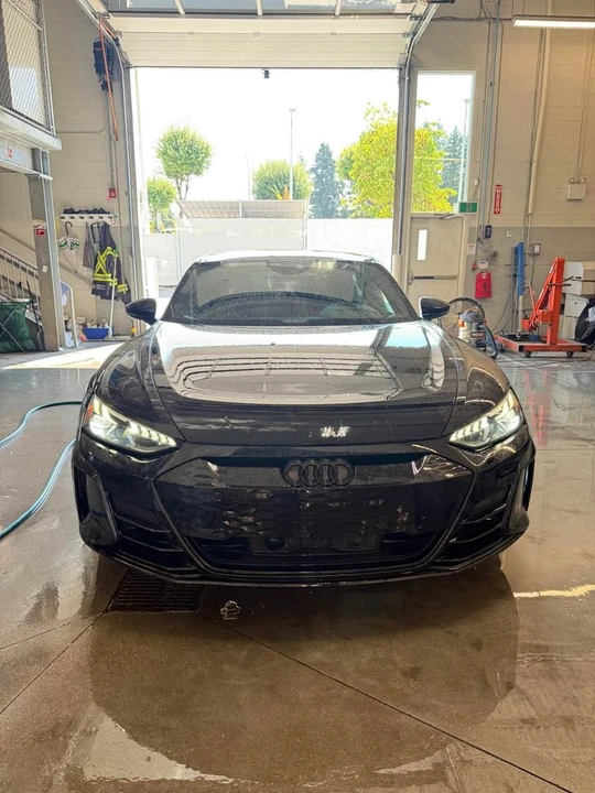 2022 Audi e-tron GT - Image 2 of 19
