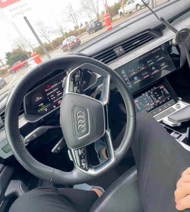 2022 Audi Q8 e-tron - Image 5 of 6
