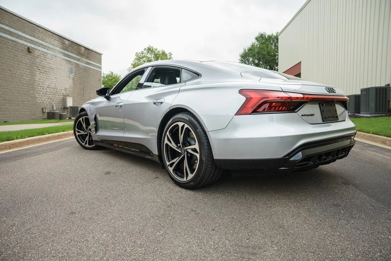 2022 Audi e-tron GT - Image 3 of 20
