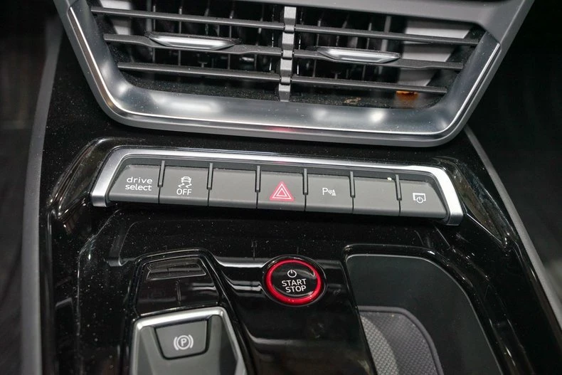 2022 Audi e-tron GT - Image 15 of 20