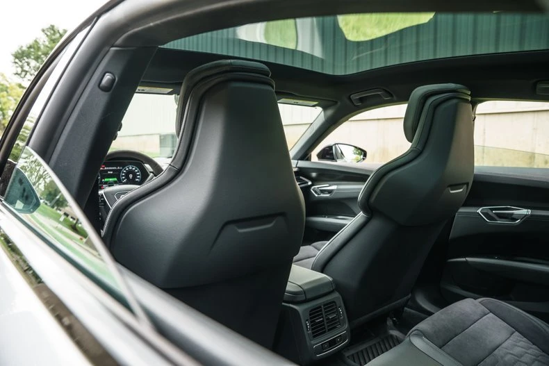 2022 Audi e-tron GT - Image 8 of 20