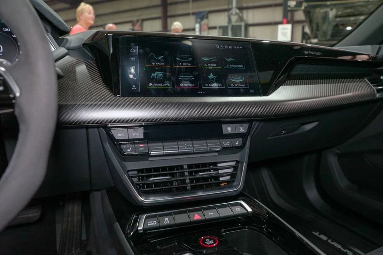 2022 Audi e-tron GT - Image 17 of 20
