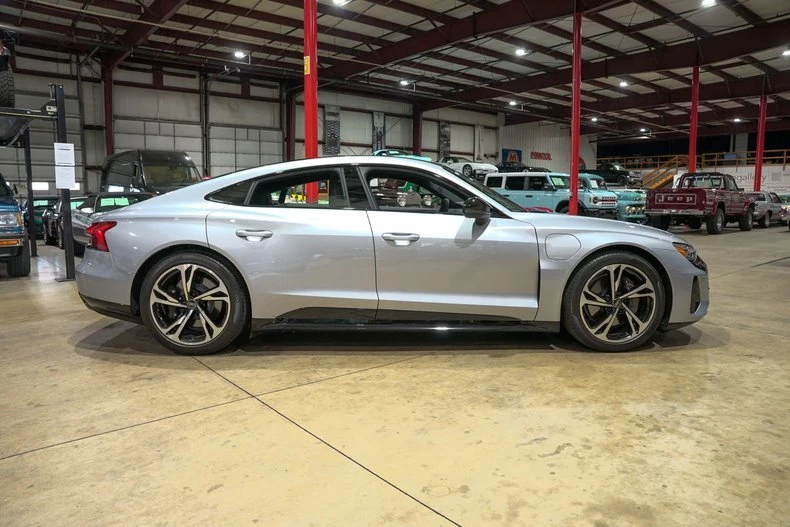 2022 Audi e-tron GT - Image 12 of 20