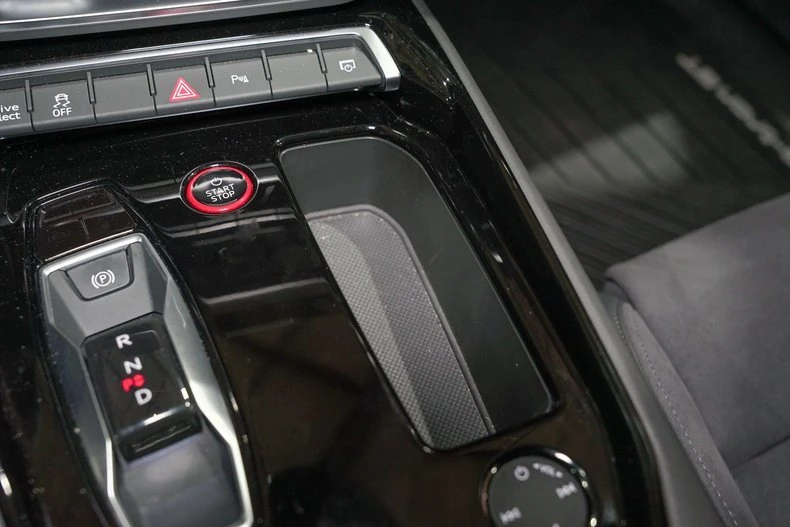 2022 Audi e-tron GT - Image 16 of 20