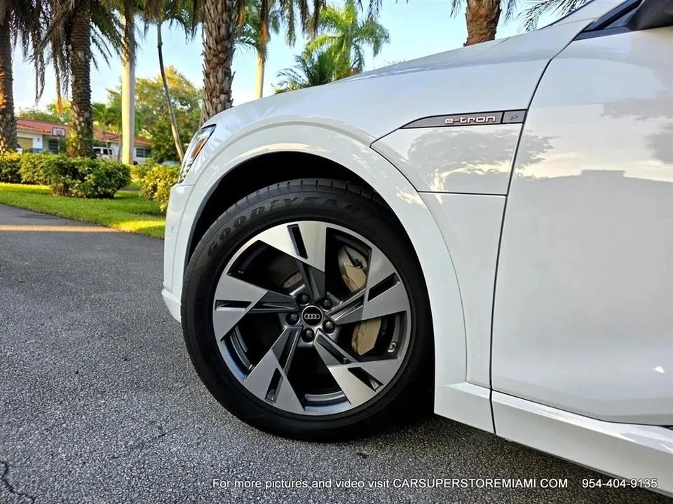 2022 Audi e-tron - Image 7 of 20