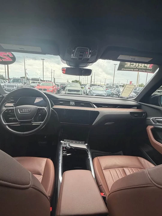 2022 Audi e-tron - Image 6 of 11