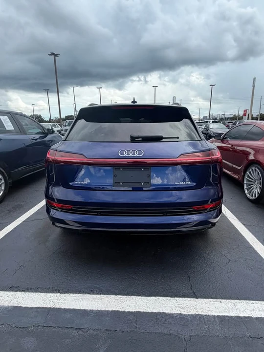 2022 Audi e-tron - Image 5 of 11
