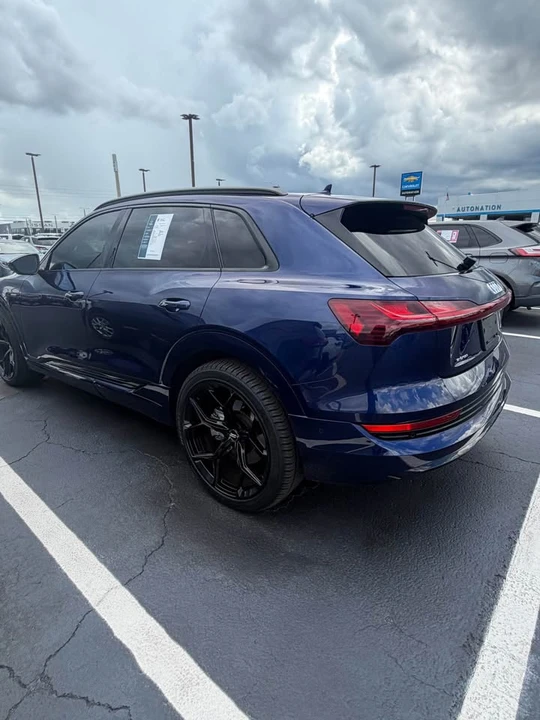 2022 Audi e-tron - Image 4 of 11