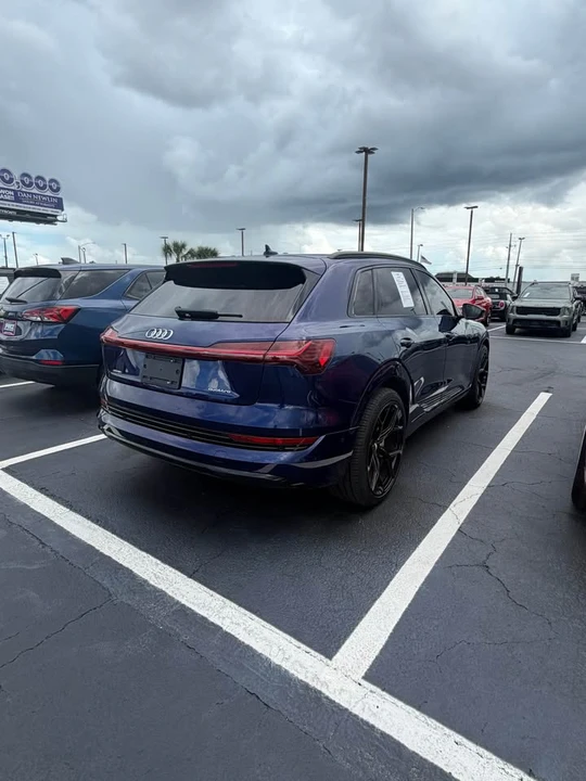 2022 Audi e-tron - Image 3 of 11