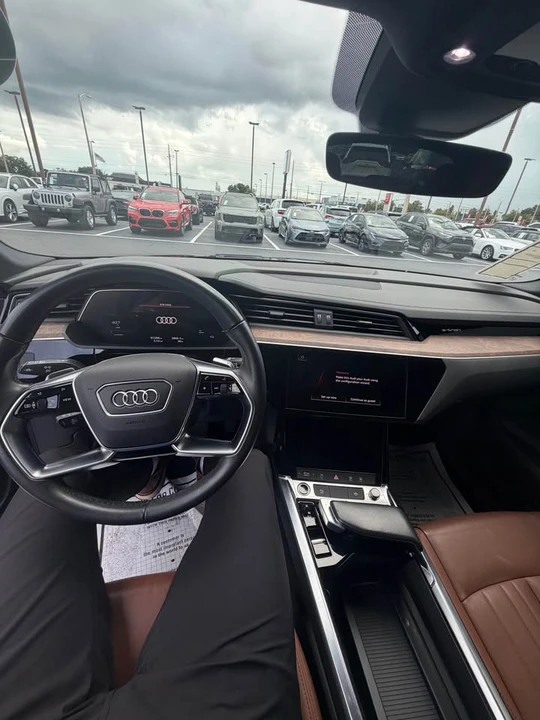 2022 Audi e-tron - Image 7 of 11