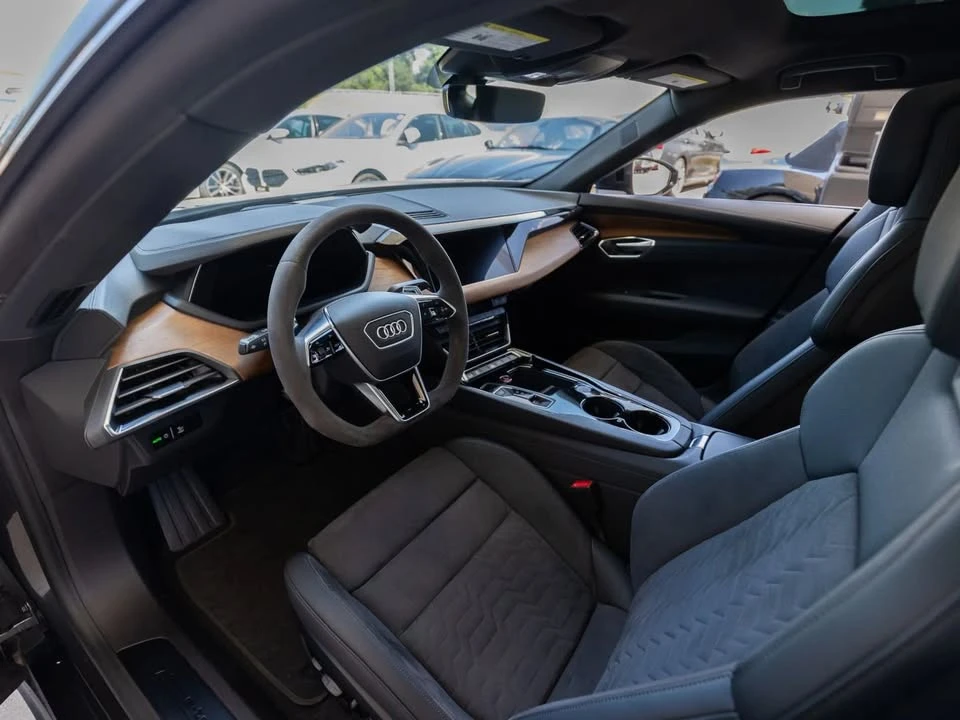 2022 Audi e-tron GT - Image 10 of 19