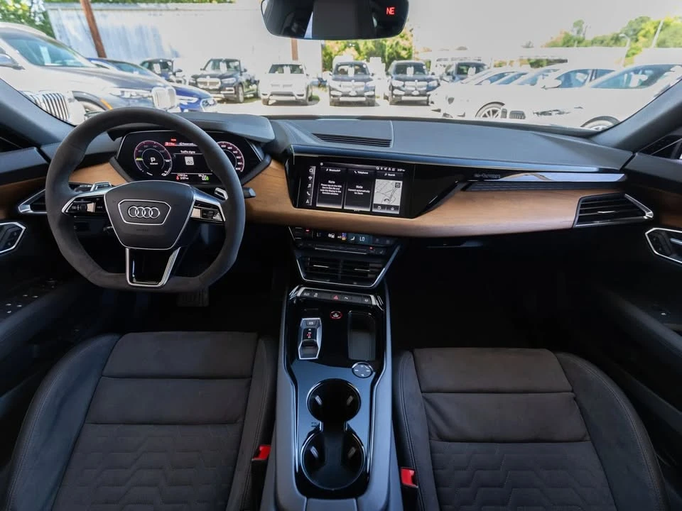 2022 Audi e-tron GT - Image 2 of 19