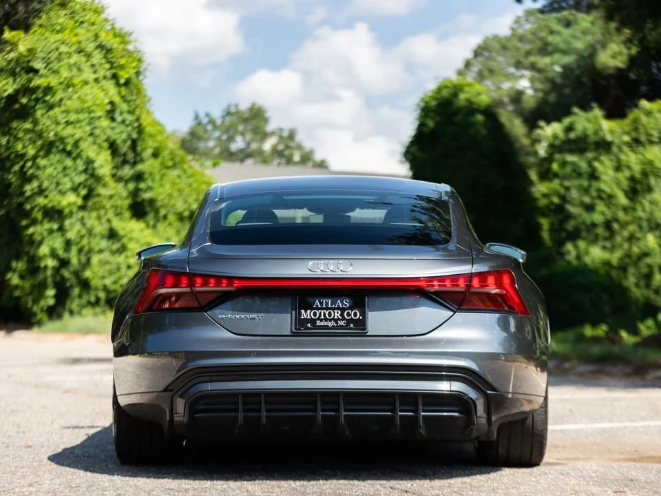2022 Audi e-tron GT - Image 8 of 19
