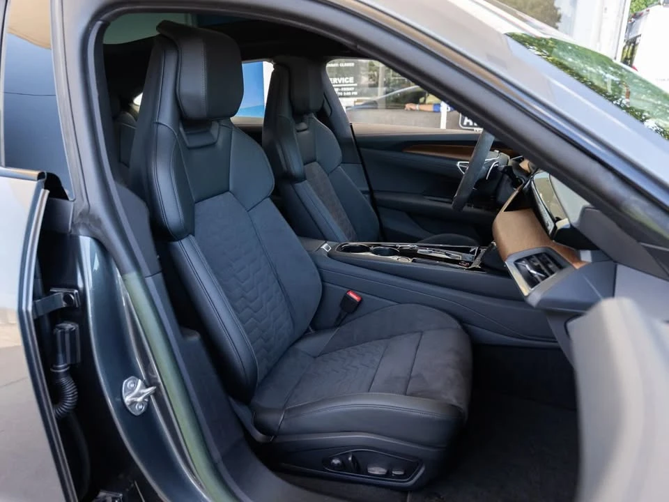 2022 Audi e-tron GT - Image 11 of 19