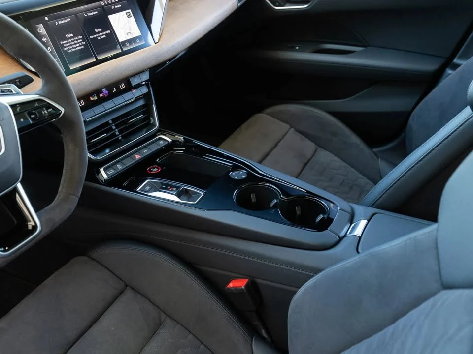 2022 Audi e-tron GT - Image 16 of 19