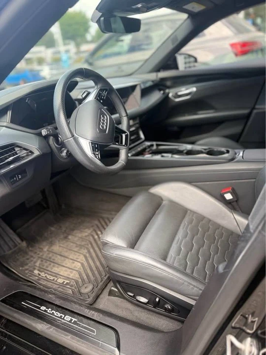 2022 Audi e-tron GT - Image 15 of 16