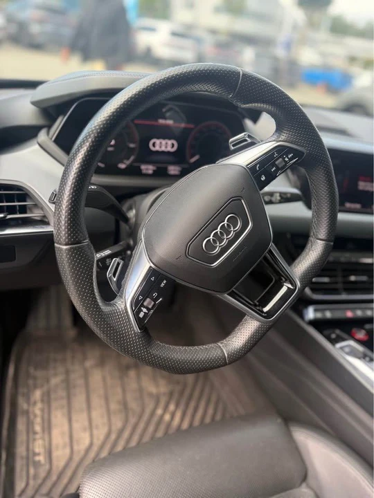 2022 Audi e-tron GT - Image 14 of 16