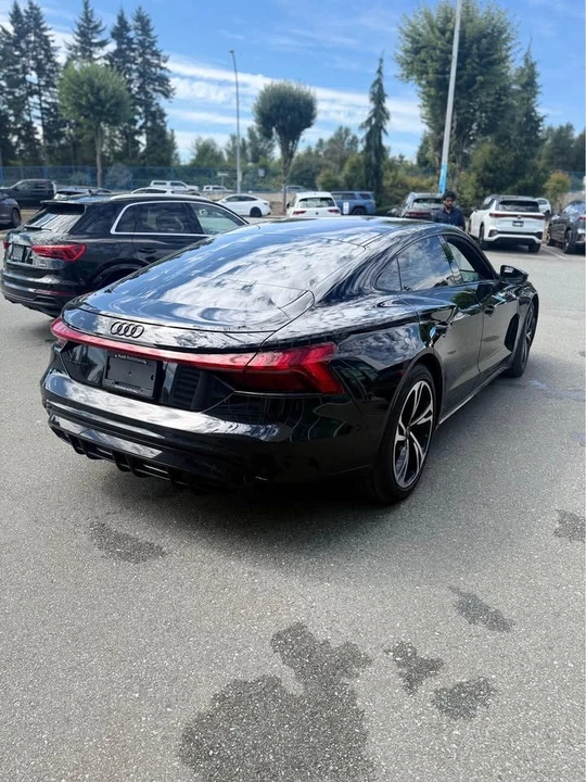 2022 Audi e-tron GT - Image 7 of 16
