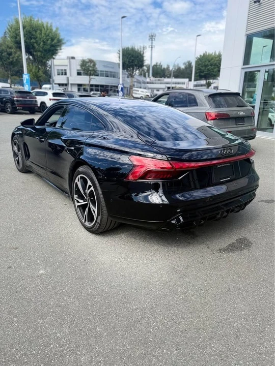 2022 Audi e-tron GT - Image 5 of 16
