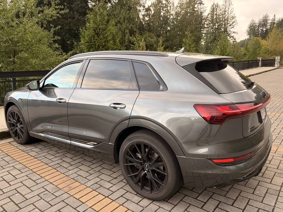 2022 Audi e-tron - Image 2 of 4