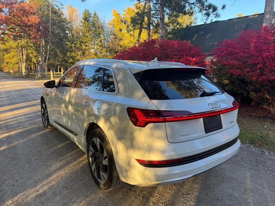 2022 Audi e-tron - Image 4 of 10