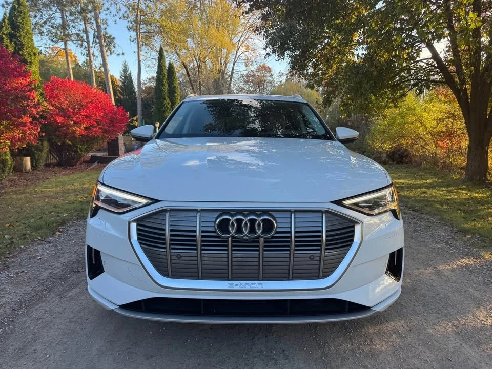 2022 Audi e-tron - Image 2 of 10
