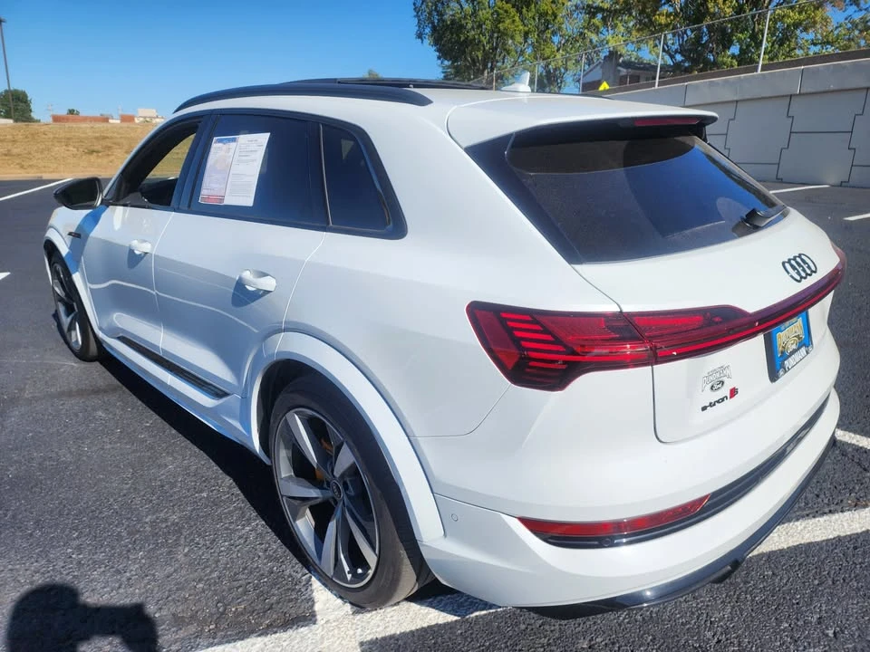 2022 Audi e-tron - Image 7 of 15