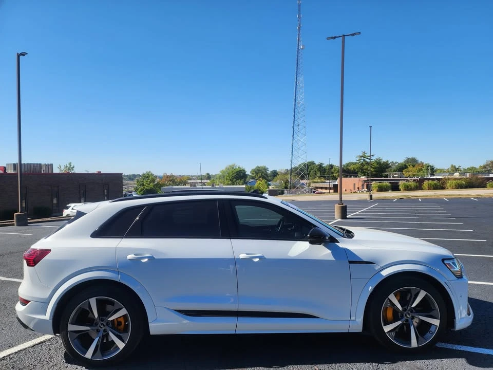 2022 Audi e-tron - Image 5 of 15