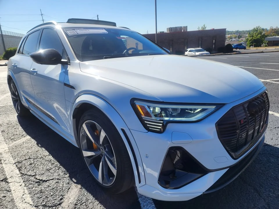 2022 Audi e-tron - Image 4 of 15