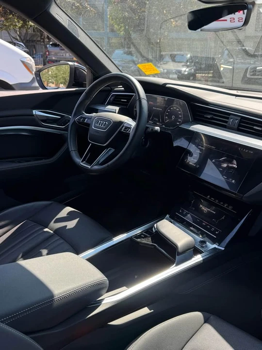 2022 Audi e-tron - Image 3 of 4
